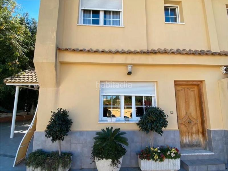 Foto c875a4de-c8d0-49c1-8f25-84e0073e9545. Casa pareada en calle de los caños 3a triplex con jardín y piscina comunitaria en pleno verdolay en santo ángel en Murcia