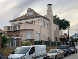 Maison à San Pedro de Alcántara Pueblo. Fantástica villa de 4 dormitorios en san pedro alcantara