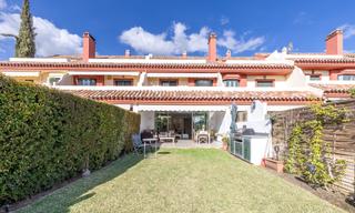 Semi detached house en Lomas de Marbella Club. Encantadora casa adosada en altos de puente romano, marbella gol