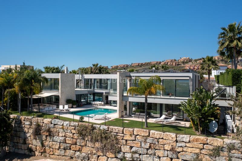 Foto a232d411-b5bd-43e2-a08b-2676cd71fa8a. Casa villa de lujo en primera línea de golf en La Alquería, en Benahavís
