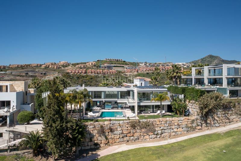 Foto ca73a1d3-42f2-409e-9192-d7c02a51acc5. Casa villa de lujo en primera línea de golf en La Alquería, en Benahavís