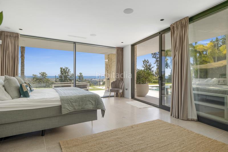 Foto d622808a-4d23-458b-800c-6d5b763cd29e. Casa villa de lujo en primera línea de golf en La Alquería, en Benahavís