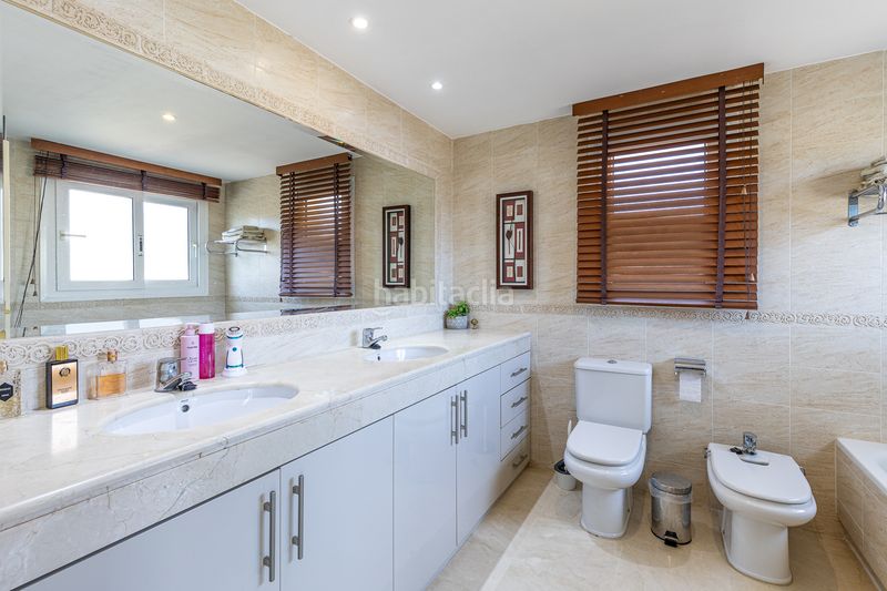 Foto 0024e62e-84f5-4474-9209-cf9ec9a6c72d. Casa aparellada amb aparcament piscina a Riviera del Sol Mijas