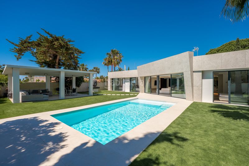Foto 110169bb-c29b-474f-8ed5-47814fef6bed. Casa amb aparcament piscina a Marbesa Marbella
