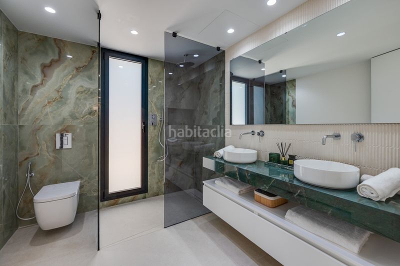 Foto 44b614f8-8d73-40c4-b686-0c8114737c5f. Casa amb aparcament piscina a Marbesa Marbella