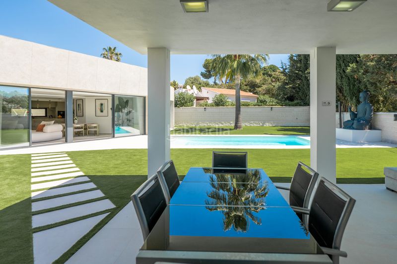 Foto 8a21e42c-9482-4eb6-bc74-1d2181613d33. Casa amb aparcament piscina a Marbesa Marbella