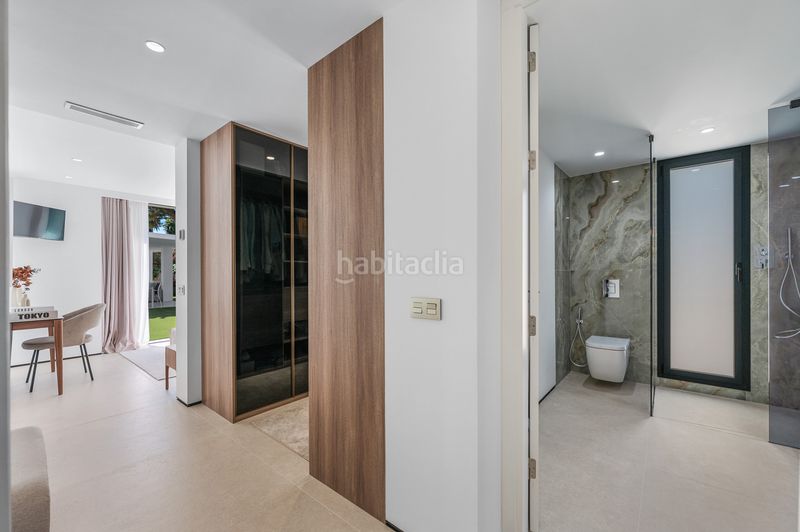 Foto b6fcff27-6ec0-463a-925b-e899c8fd8e3c. Casa amb aparcament piscina a Marbesa Marbella