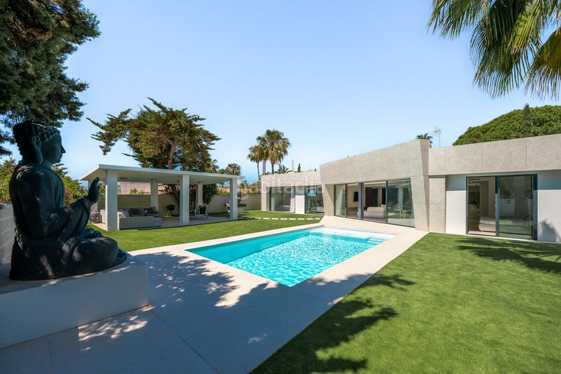 Foto dddfd227-f7f9-42a1-94a8-3d958bc1a18c. Casa amb aparcament piscina a Marbesa Marbella