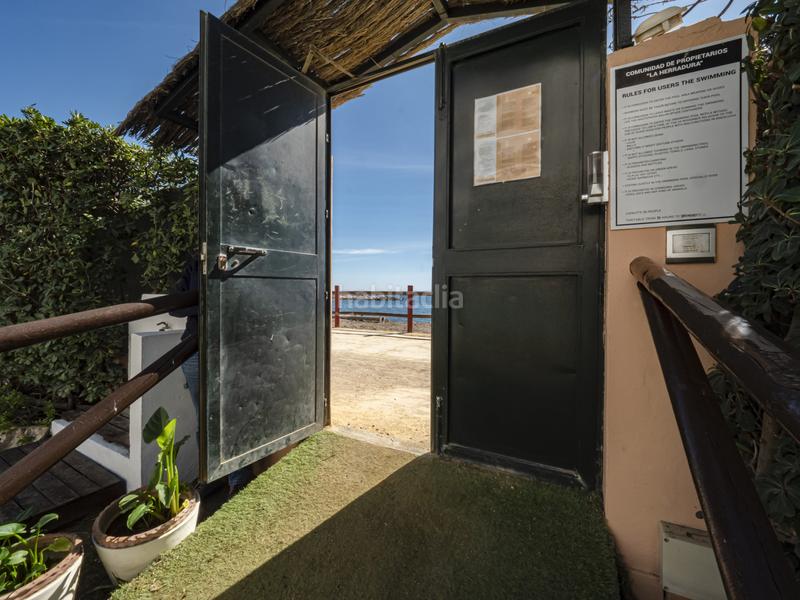 Foto 7f176e56-50c3-4c89-84da-7a4e314a86df. Apartamento  en primera linea de playa en la herradura en Marbella