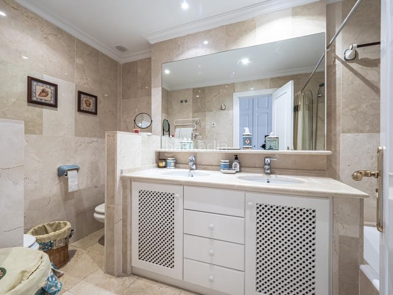 Foto d6bd945c-2f3a-452f-a0a3-49f93275cd74. Apartamento  en primera linea de playa en la herradura en Marbella