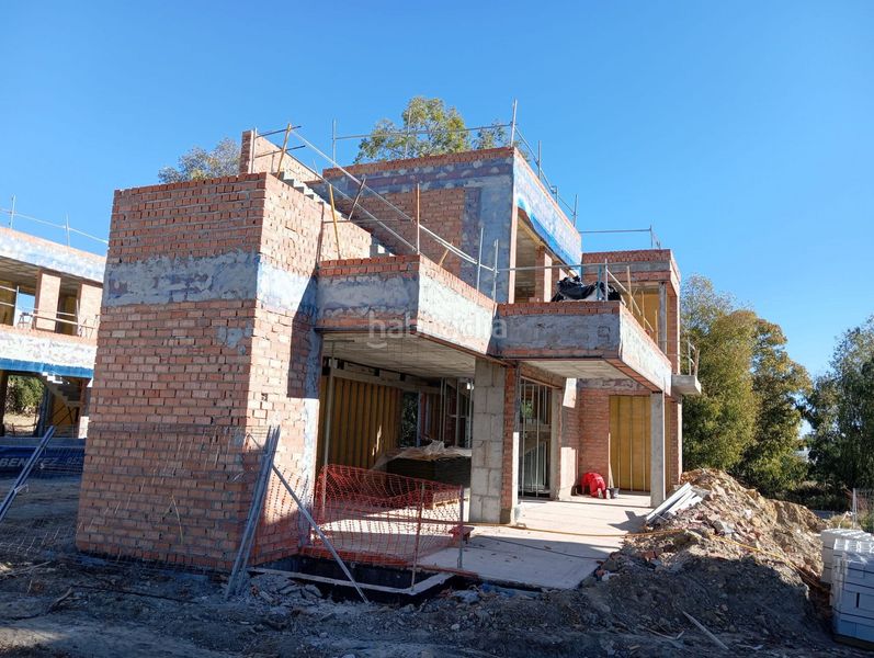 Foto 61e3c49f-3e06-4730-88b6-2587bf702c43. Casa amb aparcament piscina a Nueva Atalaya Estepona