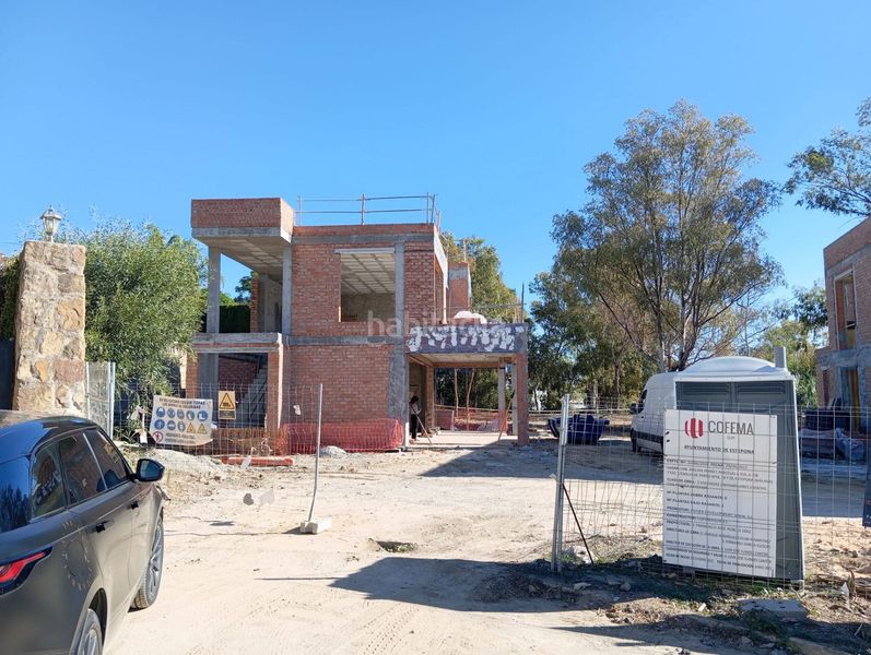 Foto 6b147d7e-6ead-47e5-ad14-b83bc8813918. Casa amb aparcament piscina a Nueva Atalaya Estepona