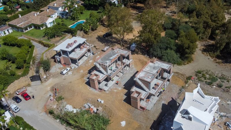 Foto b9c69f08-0bea-4c5c-b506-1af6cde6f849. Casa amb aparcament piscina a Nueva Atalaya Estepona