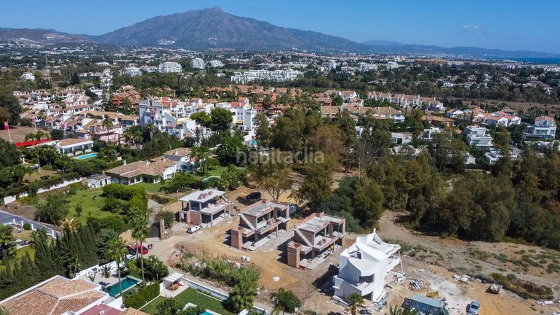 Foto c4515551-f052-40bd-82e8-c578ddaf7db4. Casa amb aparcament piscina a Nueva Atalaya Estepona