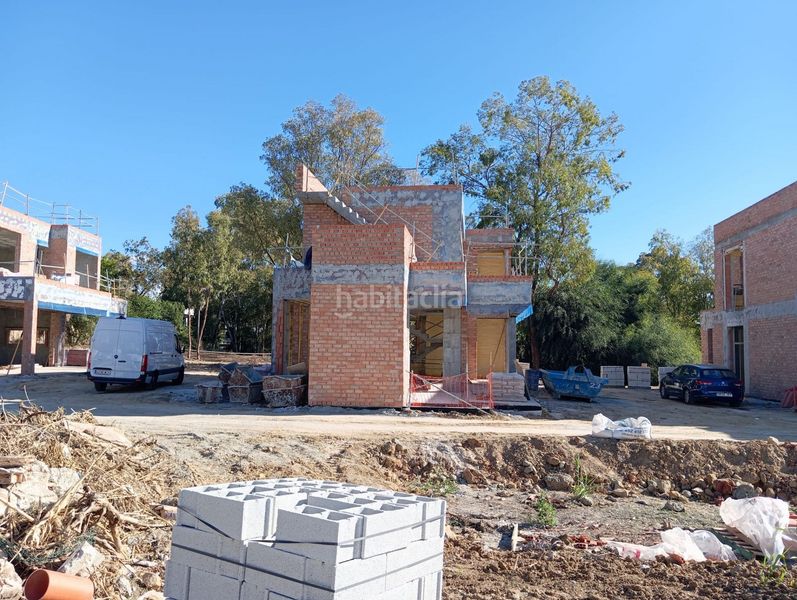 Foto e9cedee3-1ce0-4e4b-a188-368b82d2a53f. Casa amb aparcament piscina a Nueva Atalaya Estepona