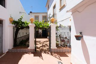 Casa a Hellín. Casa en venta en cuatro caminos, 5 dormitorios.