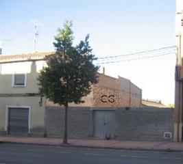 Wohngrundstück in Hellín. Solar en venta en avd. constitucion.