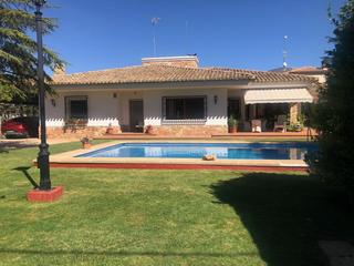 Chalet à Pedanías - Extrarradio. Chalet en venta en urb. la florida, 4 dormitorios.