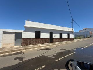 Casa in San Juan de la Rambla. Casa de 3 dormitorios con sótano, garaje y terreno en san juan d