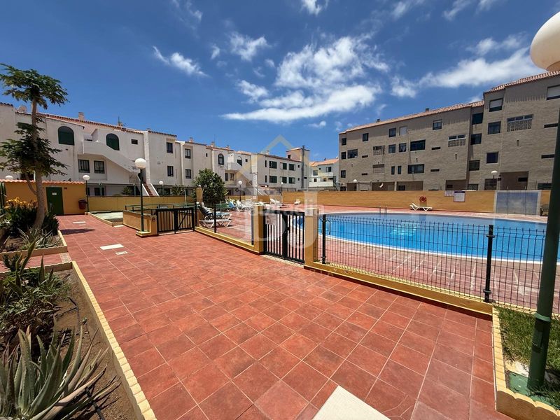 Foto 20f7cc05-1150-4aa0-8cd2-5933f8ee4f9a. Apartament amb aparcament piscina a Costa del Silencio Arona