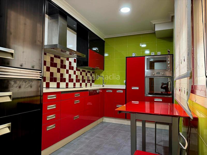 Foto a1239ccf-1c61-4af9-88c1-1fedef5890d7. Rent flat in avenida porteliña 7c in Poio