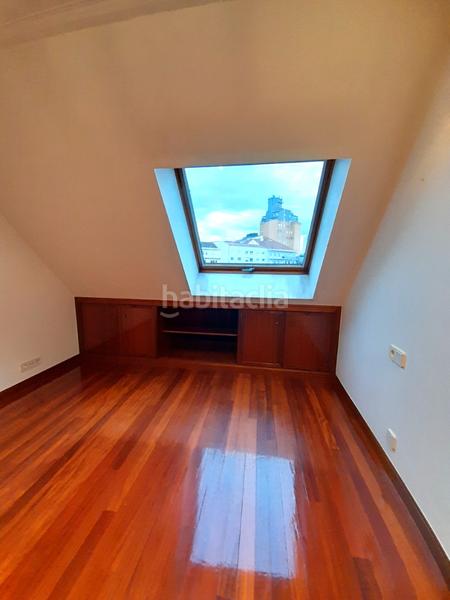 Foto 43be5dc2-2e1e-4432-ba25-bdab46ebd169. Affitto appartamento con camino riscaldamento parcheggio in Pontevedra