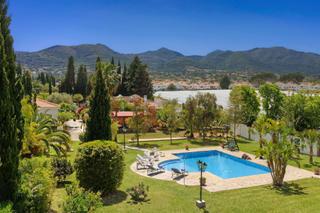 Chalet à Calle taralpe 94. Espectacular villa de lujo en alhaurín de la torre