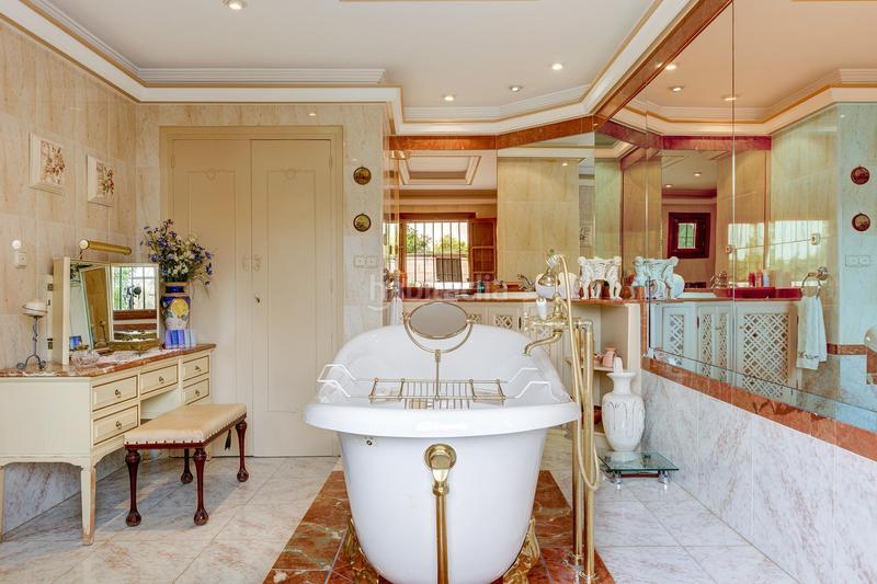 Foto a8db4cfd-5540-48d8-b68f-0d334c6fd2b5. Xalet a calle taralpe 94 a Centro Alhaurín de la Torre