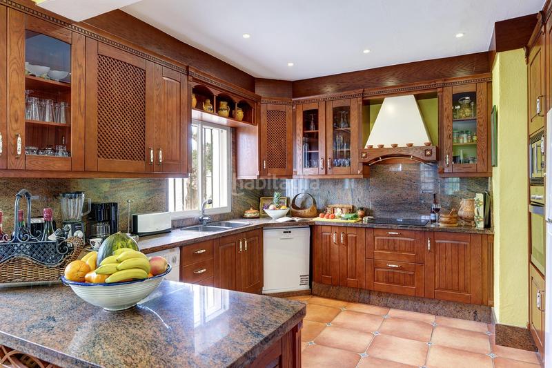 Foto ee6eac71-f3dd-4f84-aa73-55cda7283530. Xalet a calle taralpe 94 a Centro Alhaurín de la Torre