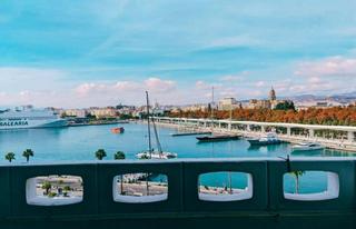 Piso  Paseo farola. Vive el sueño mediterráneo tu recompensa frente al mar con espac