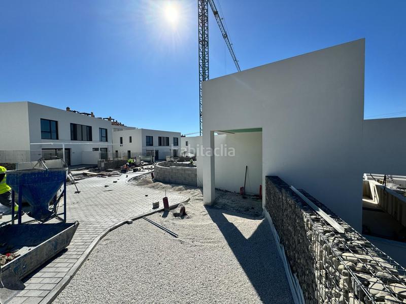 Foto bd337bc6-1d5e-419e-a31f-8d0229479e36. Casa adossada amb calefacció piscina a El Faro de Calaburra - Chaparral Mijas