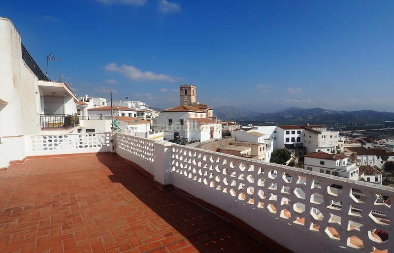 Foto 4f48f333-1b22-44e9-ac11-b261756d198a. Edificio todo en uno disfruta vistas, comodidad y potencial de inversión en este edificio único en Salobreña