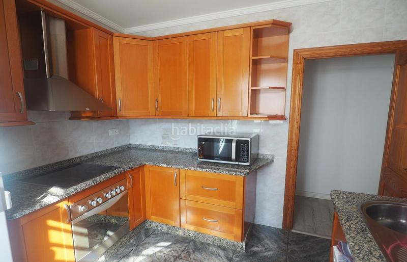 Foto 5b08583b-9b71-4f16-9e6a-04262a692d93. Edificio todo en uno disfruta vistas, comodidad y potencial de inversión en este edificio único en Salobreña