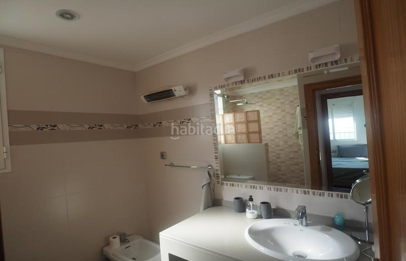 Foto f261908c-1f79-465f-89b1-0f754a81e746. Edificio todo en uno disfruta vistas, comodidad y potencial de inversión en este edificio único en Salobreña