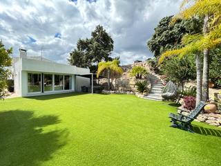 Casa a Partida los alberos, cuesta blanquilla f.a. Gran finca con villa de lujo y terreno en producción en coín.