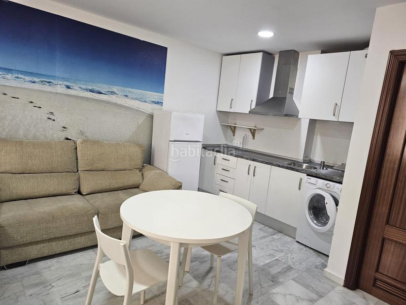 Foto 93e2a227-f1a5-4b3e-8cd3-703ef4468e54. Planta baja en calle subida san cristobal 8 estudio calle ferrandiz en Málaga