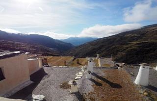 Casa  Calle moral. Aquí no hay tráfico. hay calma, piedra antigua y una casa con ga