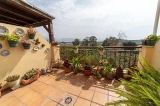 Reihenhaus en Calle greco 33. Espectacular chalet con piscina, jardin, 3 terrazas y cerca de l