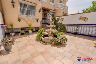 Casa adossada  Calle de martín fierro. !!oportunidad propiedad poco frecuente a la venta en zona guadal