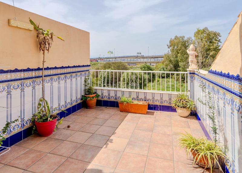 Foto d9556d39-3153-4866-b09f-4ebe3002fb37. Casa adosada !!oportunidad propiedad poco frecuente a la venta en zona Guadalmar en Málaga
