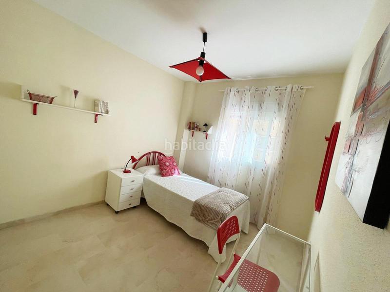 Foto a929c058-37e2-44d8-a748-a47d5b3b0854. Apartamento amplio piso con terraza, garaje y ubicación excepcional cerca del centro y la playa en Nerja