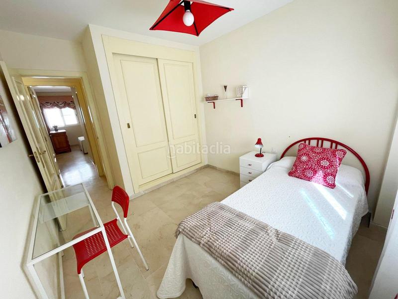 Foto c24d21d6-ce59-47e1-8269-fd66853775f2. Apartamento amplio piso con terraza, garaje y ubicación excepcional cerca del centro y la playa en Nerja