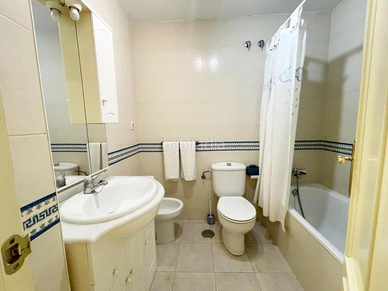 Foto d4e3ff1a-2e97-45d0-97c4-e4b05b8c447f. Apartamento amplio piso con terraza, garaje y ubicación excepcional cerca del centro y la playa en Nerja