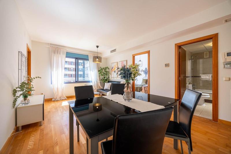 Foto e2a8019c-fac9-4c12-a243-3d0c35878ac5. Apartamento  con garaje en calle eslava en Málaga