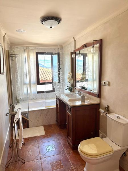 Foto 2d655b18-e2c1-462e-bcd8-22cba391ba93. Xalet a calle minerva a Coín