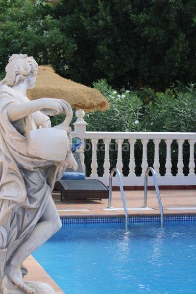 Foto c38bc287-926d-4d59-9a7b-44dcbc368ca0. Xalet a calle minerva a Coín