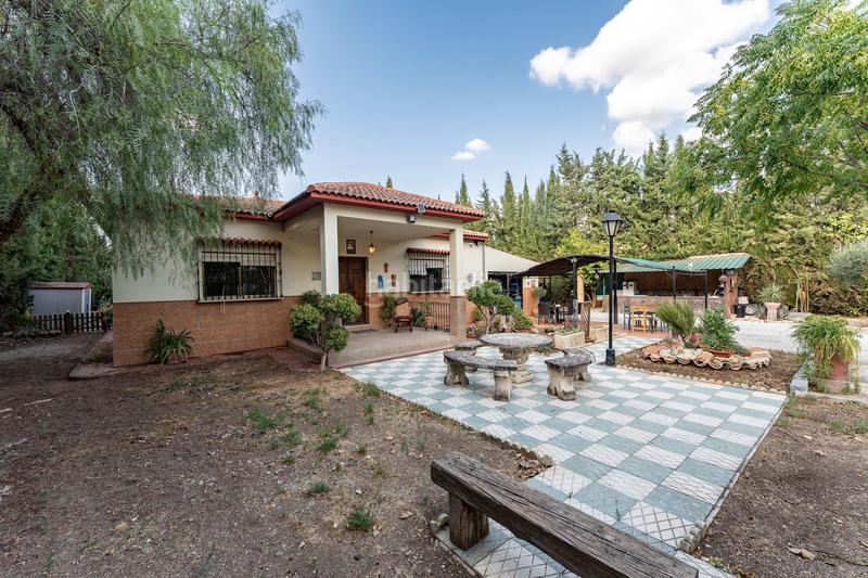 Foto d04c86ff-55f6-41f3-a6b6-38cde49a3161. Chalet dans polígono poligono 222 57 dans Zona de la Vega Antequera