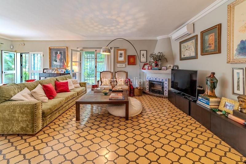 Foto 0a8c705a-28bb-4957-ad06-7666e1eb2096. House with parking in Montemar Torremolinos