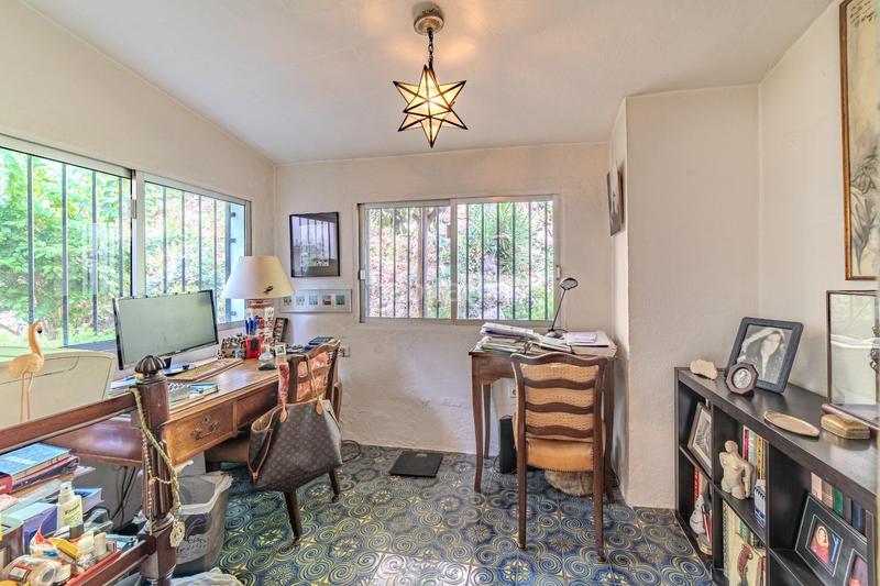 Foto a498f4e5-7276-4560-a23d-4bc35b79408b. House with parking in Montemar Torremolinos