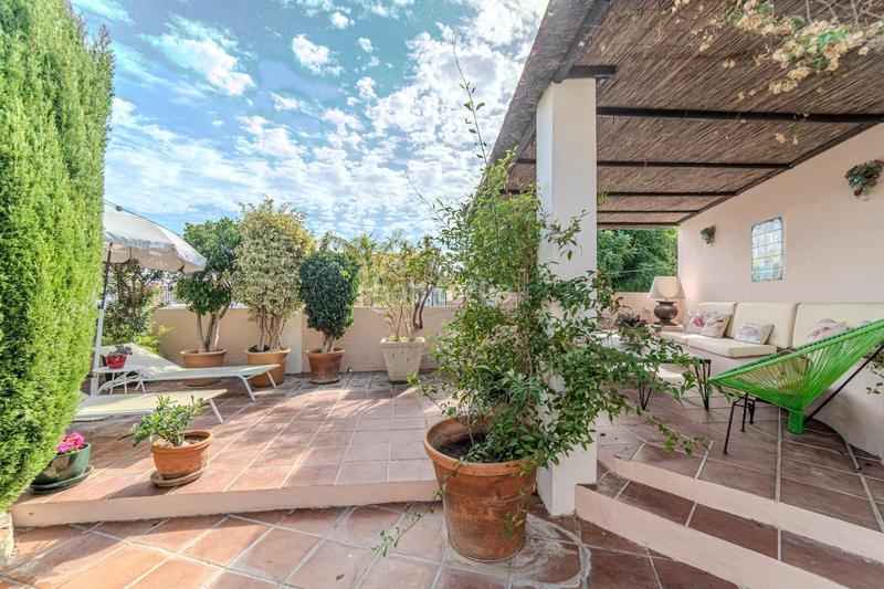 Foto bd7f59b6-0f37-46ad-b8fd-fc670142fe9d. House with parking in Montemar Torremolinos